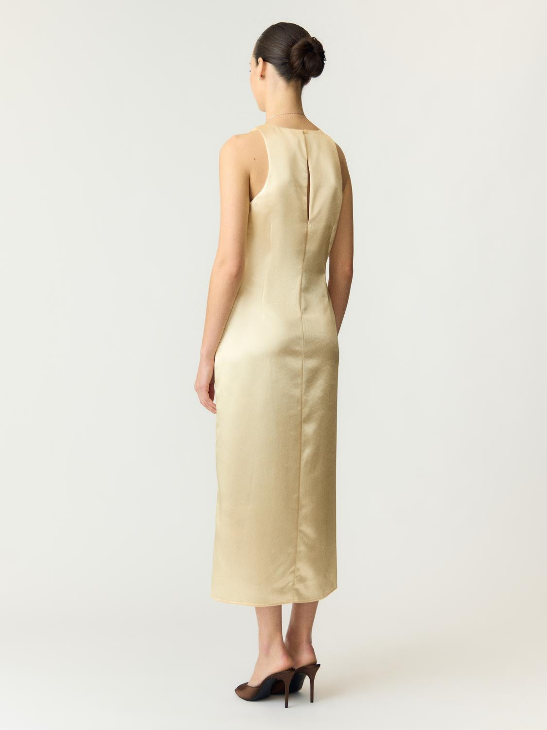 model_shot-back